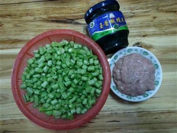 肉糜橄榄菜豆角的做法步骤1