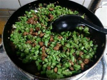 肉糜橄榄菜豆角的做法步骤5