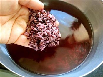 紫米竹筒饭的做法图解3