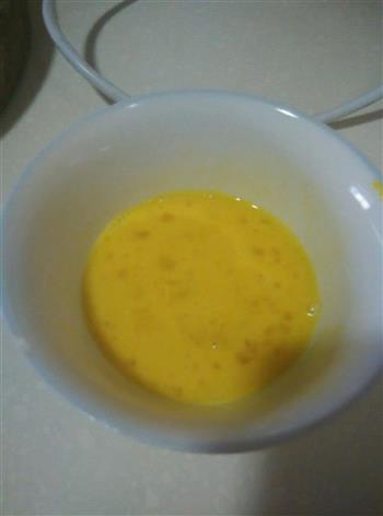 黄瓜火腿炒蛋的做法步骤2