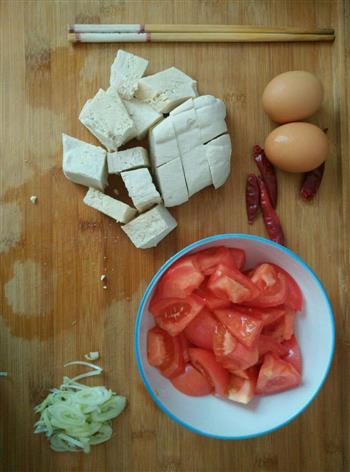 冻豆腐鸡蛋西红柿疙瘩汤的做法步骤2