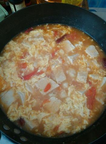 冻豆腐鸡蛋西红柿疙瘩汤的做法步骤3