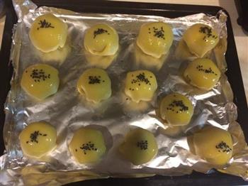 苏式月饼 蛋黄酥的做法步骤8