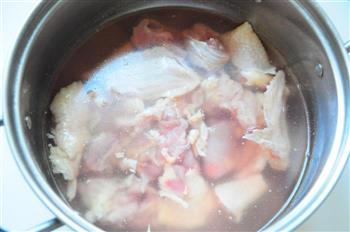 美味松茸柴鸡汤-付处理整鸡的详细步骤图的做法步骤3