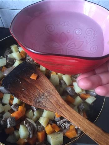 咖喱牛肉土豆烩饭的做法步骤6
