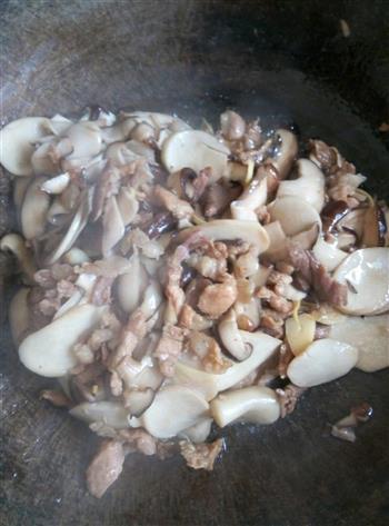 香菇杏鲍菇炒肉的做法步骤3