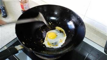 韭菜花炒鸡蛋的做法步骤2