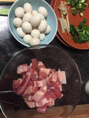 鹌鹑蛋红烧肉的做法步骤1