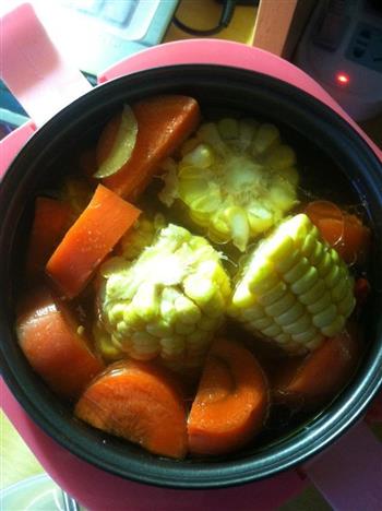 玉米胡萝卜排骨汤的做法图解4