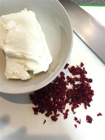 鲜蔓越莓奶酪红菜头沙拉的做法步骤1