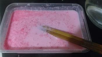 草莓冰淇淋的做法步骤5