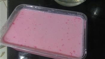 草莓冰淇淋的做法步骤6