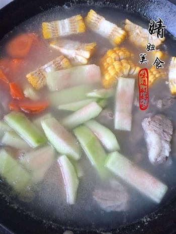 西瓜皮玉米排骨汤的做法步骤7