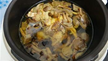 排骨菌菇炖鸡的做法步骤5