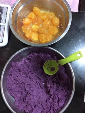 抹茶紫薯蛋黄酥的做法图解3