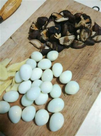 红烧排骨香菇鹌鹑蛋的做法图解2