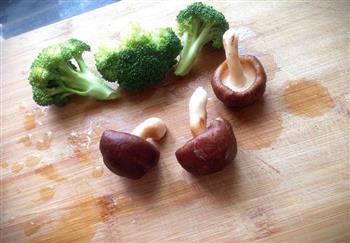 奶油蘑菇意面—素食首选的做法图解1