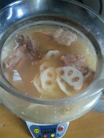 一莲藕煲猪排骨汤的做法步骤4