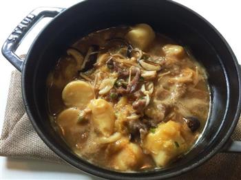 珐琅铸铁锅-双菇日本豆腐煲的做法图解1