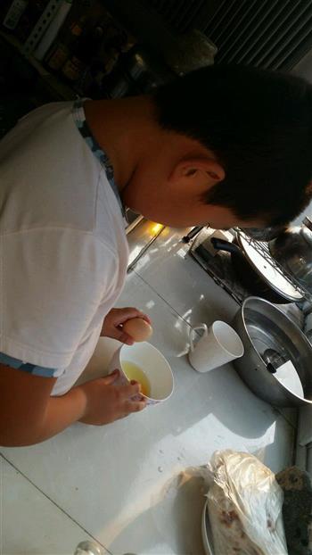 七岁男孩的西红柿炒蛋的做法步骤3