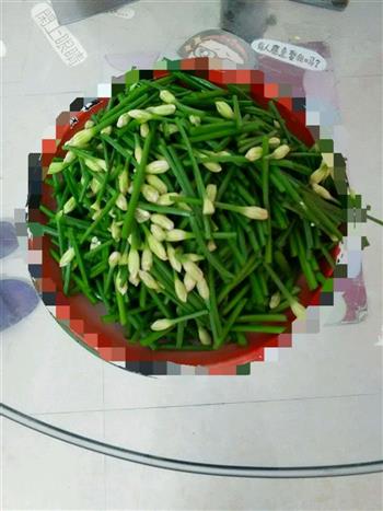 韭菜花豆芽炒肉的做法步骤1