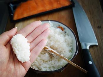 三文鱼寿司的做法步骤3
