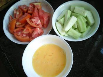 丝瓜番茄蛋汤的做法步骤1
