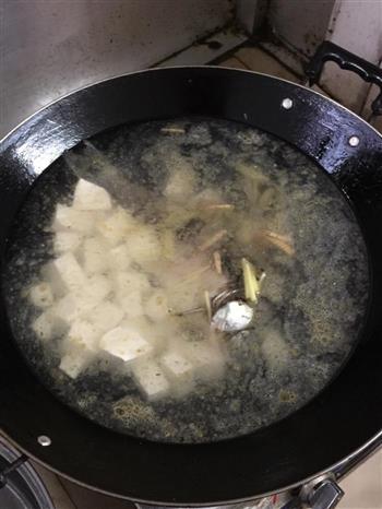 鲫鱼炖豆腐汤的做法步骤3