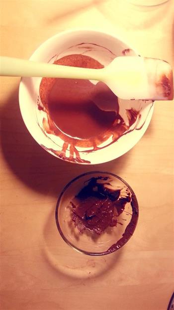 6寸巧克力戚风蛋糕的做法步骤1