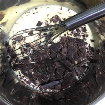浓醇巧克力冰激凌的做法图解2