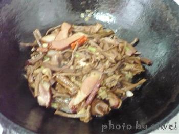 茶树菇炒腊肉的做法图解9