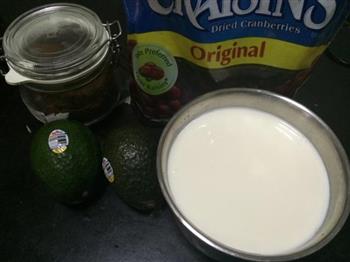 牛油果酸奶的做法步骤1