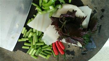 紫苏酸笋炒田螺肉的做法步骤1
