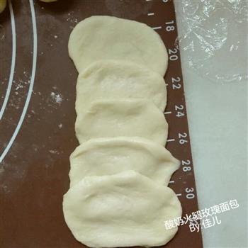 酸奶火腿玫瑰面包的做法步骤6