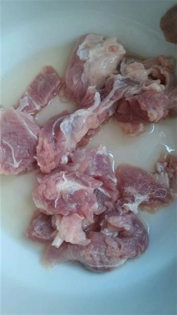 竹笋猪肉汤的做法图解1