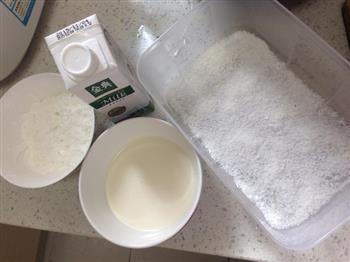 椰蓉牛奶小方的做法步骤1