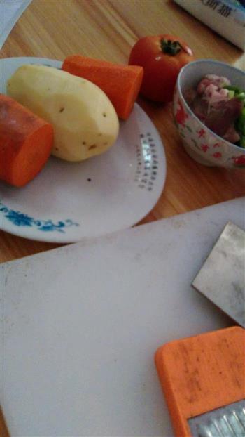 胡萝卜土豆丝饼的做法步骤1