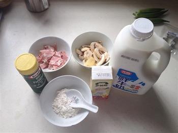 奶油培根蘑菇意面的做法步骤2
