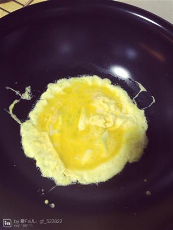 玉米粒火腿鸡蛋炒方便面的做法步骤4