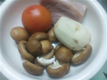 香菇肉丸汤的做法步骤1