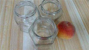 糖水黄桃罐头-根本停不下来的做法步骤1
