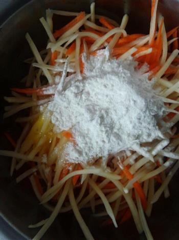 胡萝卜土豆丝饼的做法步骤2