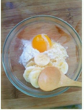 香甜松软的香蕉小饼的做法步骤3