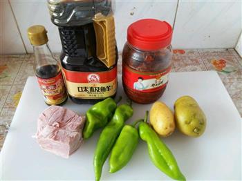青椒土豆炒面鱼的做法步骤1
