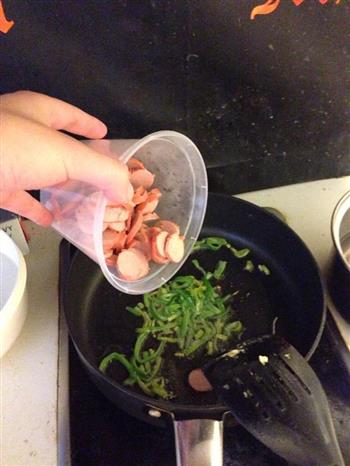 香肠蘑菇蛋炒饭的做法步骤4