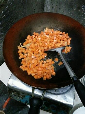 胡萝卜炒火腿肠的做法图解4