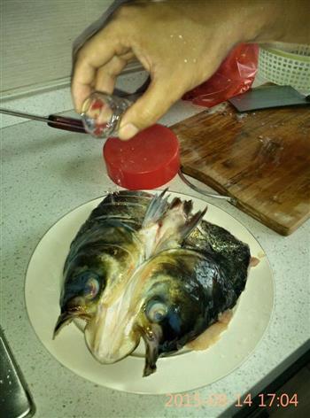 剁椒蒸鱼头的做法步骤2