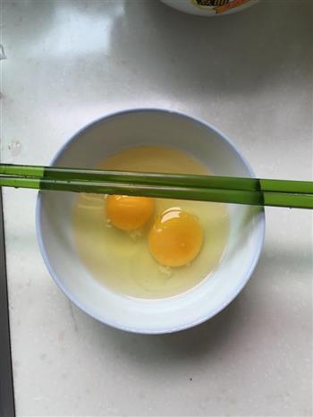 简单秋葵炒蛋的做法步骤3