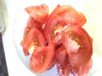香浓番茄鱼丸汤的做法步骤1