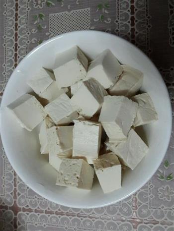三文鱼头炖豆腐的做法步骤2
